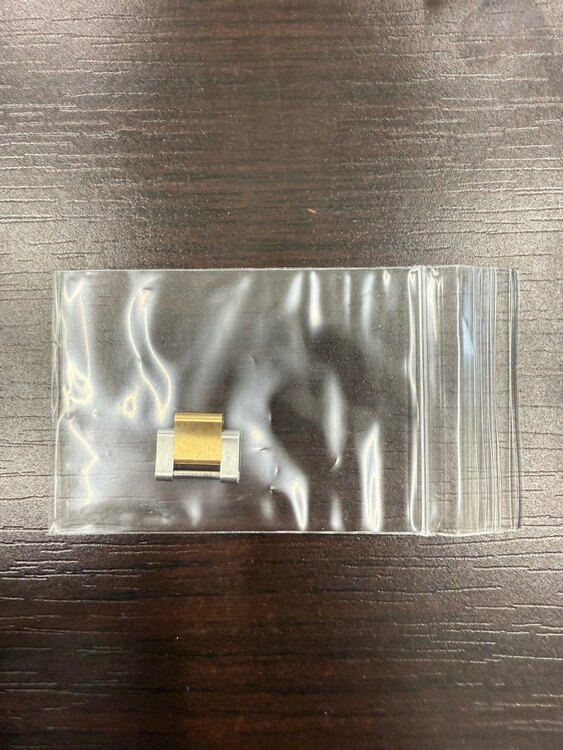 ロレックス サブマリーナー 116613LB（高級時計）の商品画像 - 査定依頼日：2025年2月20日 - 最高査定価格：1,850,000円