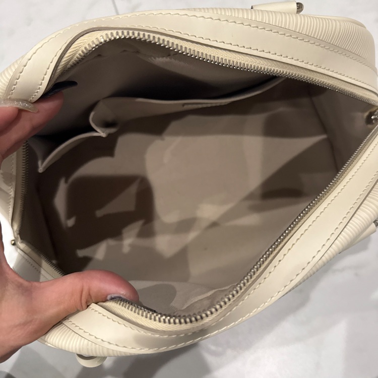 ルイヴィトン エピ （ブランドバッグ）の商品画像 - 査定依頼日：2025年11月11日 - 最高査定価格：60,000円