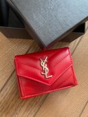 サンローラン　三つ折り財布（ブランド財布・小物）の商品画像 - 査定依頼日：2025年2月2日 - 最高査定価格：13,000円