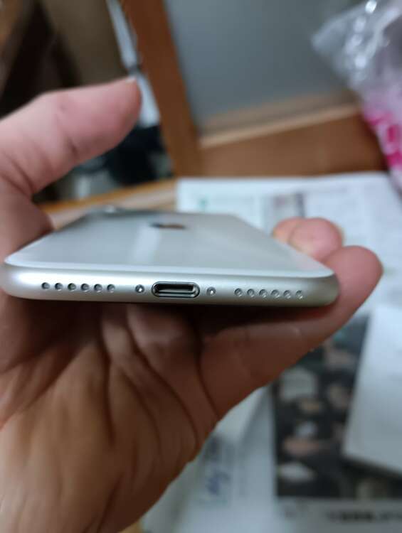 iPhonese3（スマホ）の商品画像 - 査定依頼日：2025年2月2日 - 最高査定価格：27,000円