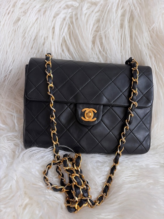 CHANELマトラッセミニマトラッセ20（ブランドバッグ）の商品画像 - 査定依頼日：2026年3月13日 - 最高査定価格：300,000円