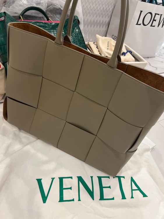 トートバッグ（ブランドバッグ）の商品画像 - 査定依頼日：2025年7月11日 - 最高査定価格：180,000円