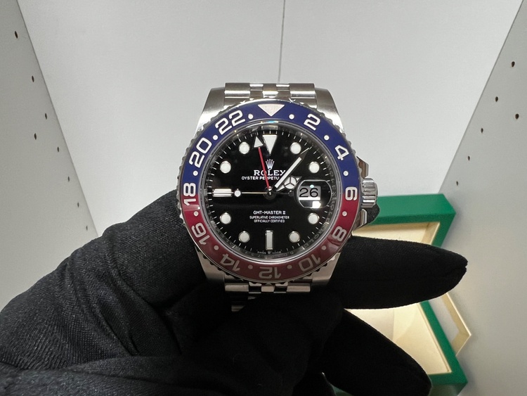 ロレックス GMTマスター 126710BLROジュビリーぶる（高級時計）の商品画像 - 査定依頼日：2026年4月12日 - 最高査定価格：3,450,000円