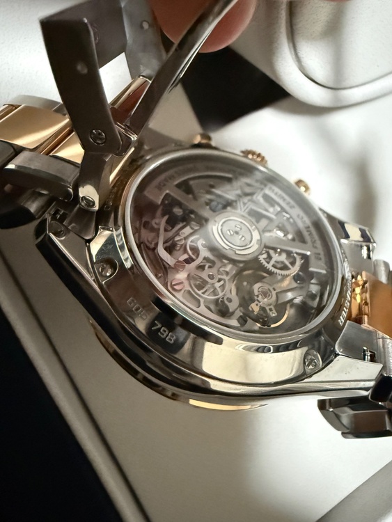 ゼニス その他 クロノマスタースポーツ6057987 SS×RG AT シルバーもじば（高級時計）の商品画像 - 査定依頼日：2026年1月18日 - 最高査定価格：1,200,000円