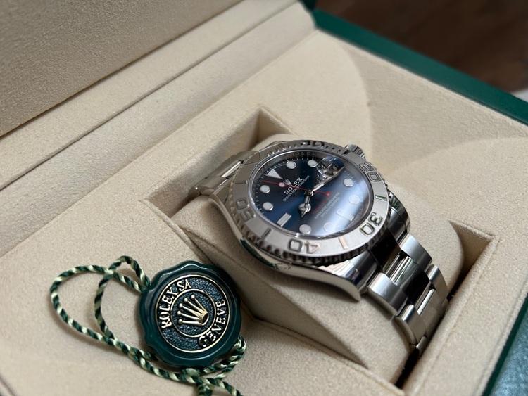 ヨットマスター　ブルー（高級時計）の商品画像 - 査定依頼日：2025年10月5日 - 最高査定価格：1,750,000円