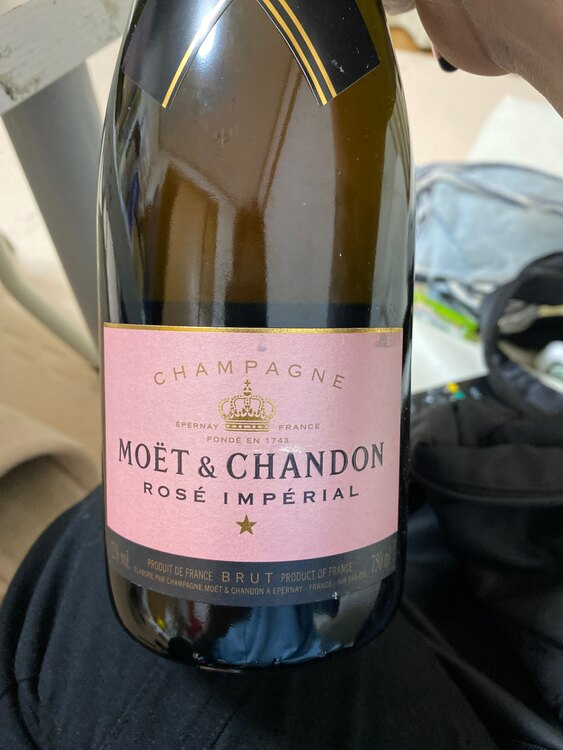 モエシャンドンロゼアンぺリアル（お酒）の商品画像 - 査定依頼日：2025年3月13日