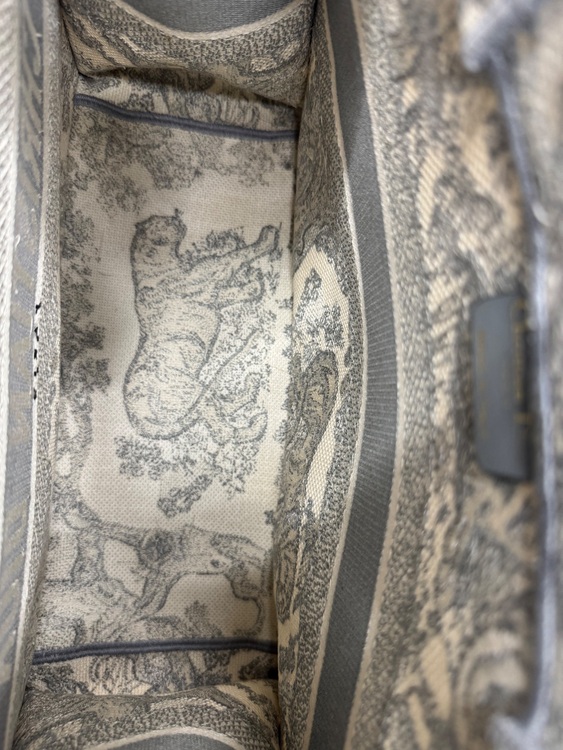 ミディアムグレーブックトート50-MA0272（ブランドバッグ）の商品画像 - 査定依頼日：2025年9月14日 - 最高査定価格：125,000円