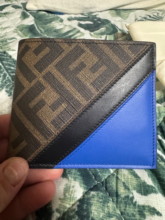 フェンディ  （ブランドバッグ）の商品画像 - 査定依頼日：2025年10月21日 - 最高査定価格：30,000円