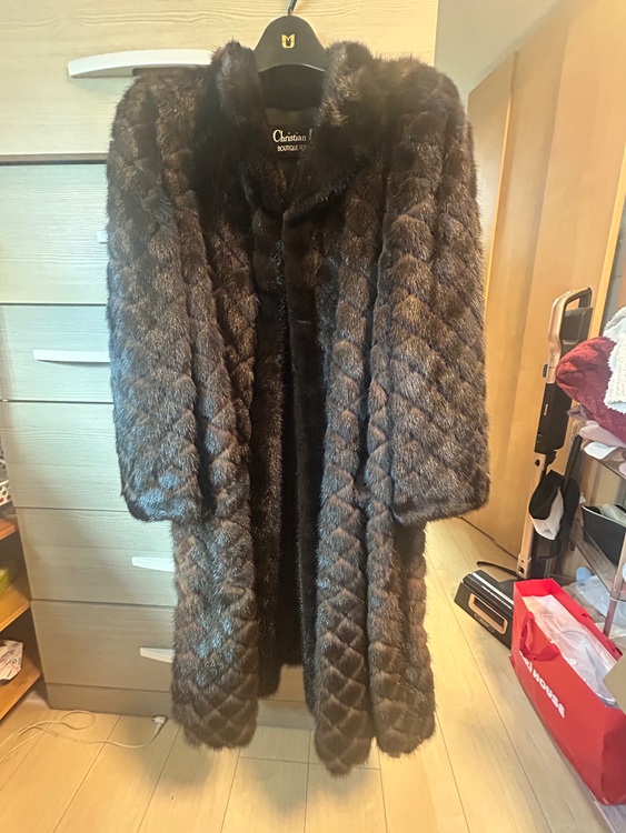 DIOR 毛皮 コート（古着・ファッション）の商品画像 - 査定依頼日：2025年11月17日 - 最高査定価格：50,000円