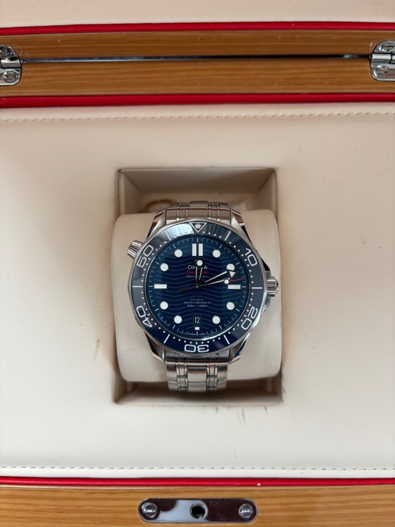 オメガ シーマスター ダイバー300M 210.30.42.20.03.001 （高級時計）の商品画像 - 査定依頼日：2025年8月31日 - 最高査定価格：560,000円
