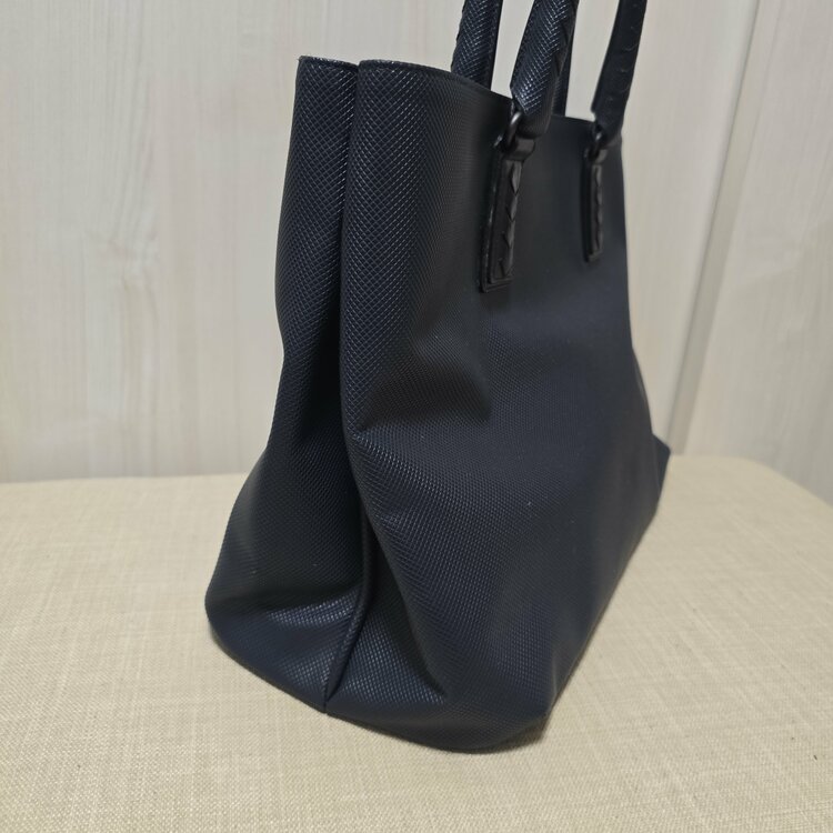 ボッテガヴェネタ イントレチャート トートバッグ ネイビー（ブランドバッグ）の商品画像 - 査定依頼日：2026年10月5日 - 最高査定価格：60,000円