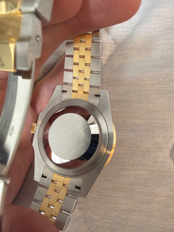 ロレックス GMTマスター 昨年の年末にこうにゅ（高級時計）の商品画像 - 査定依頼日：2025年10月21日 - 最高査定価格：3,200,000円