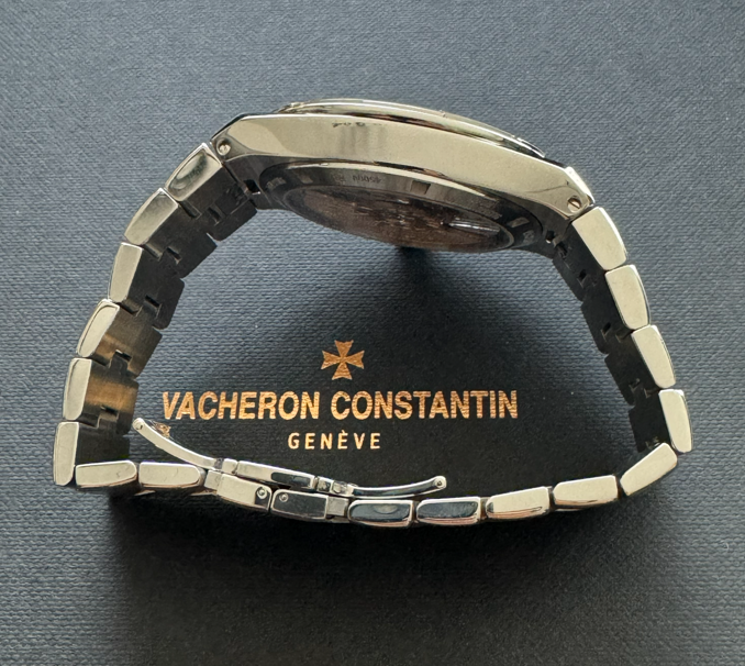 ヴァシュロン コンスタンタン オーヴァーシーズ（高級時計）の商品画像 - 査定依頼日：2026年7月10日 - 最高査定価格：4,000,000円