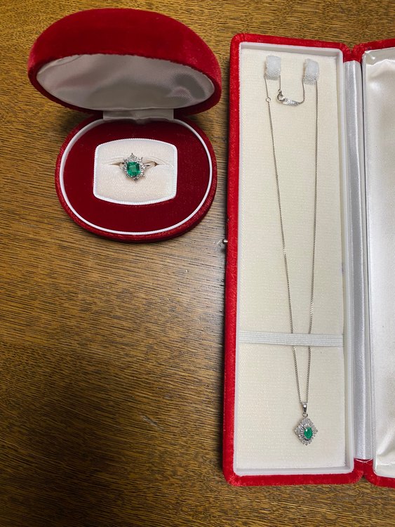 エメラルドネックレス、リング（宝石）の商品画像 - 査定依頼日：2023年3月28日 - 最高査定価格：120,000円