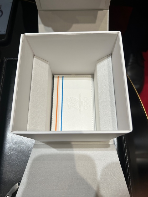 スピードマスター　ミラノコルティナ（高級時計）の商品画像 - 査定依頼日：2025年12月3日 - 最高査定価格：1,150,000円