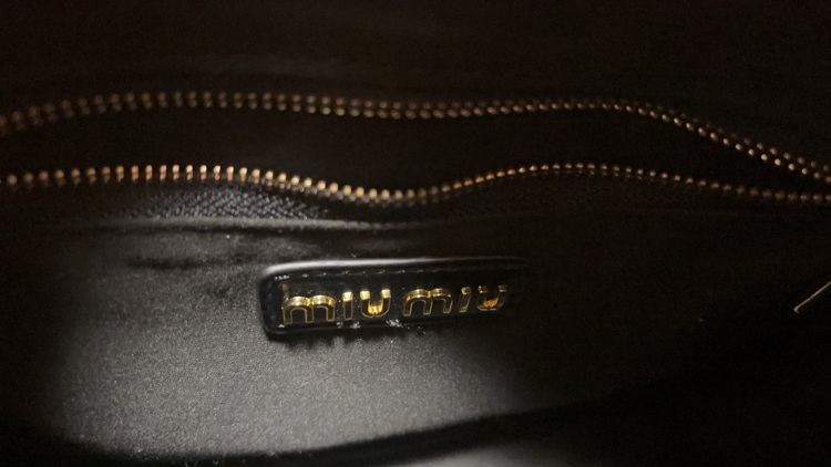 ミュウミュウ  （ブランドバッグ）の商品画像 - 査定依頼日：2025年9月13日 - 最高査定価格：180,000円