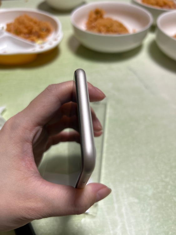 iPhone iPhone SE (第 2 世代) 128GB Softbank（スマホ）の商品画像 - 査定依頼日：2026年7月15日 - 最高査定価格：12,000円