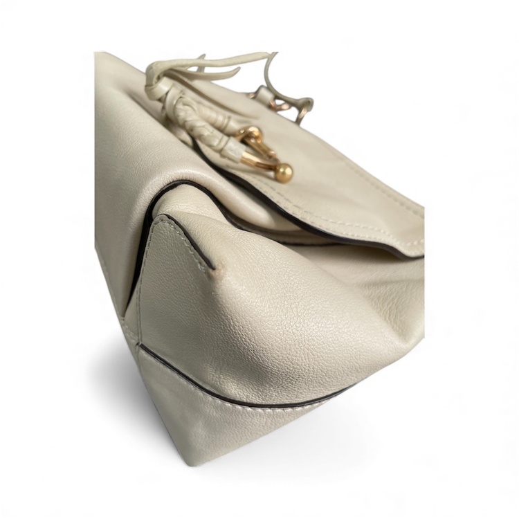 その他 クロエ （ブランドバッグ）の商品画像 - 査定依頼日：2025年12月16日 - 最高査定価格：20,000円