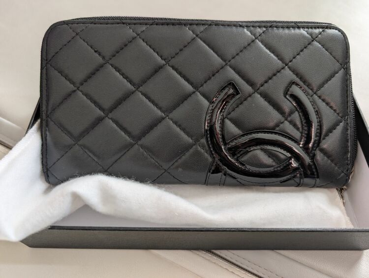 11127595（ブランド財布・小物）の商品画像 - 査定依頼日：2025年11月11日 - 最高査定価格：100,000円