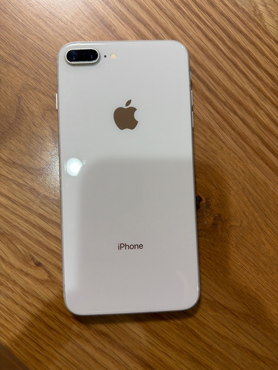 iPhone8 Plus 256GB au（スマホ）の商品画像 - 査定依頼日：2026年2月8日 - 最高査定価格：8,000円