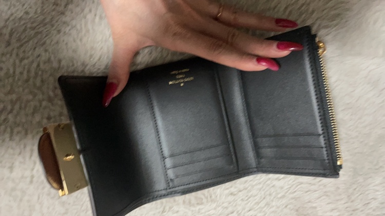 M68725（ブランド財布・小物）の商品画像 - 査定依頼日：2026年3月30日 - 最高査定価格：45,000円