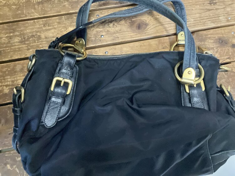 プラダ  （ブランドバッグ）の商品画像 - 査定依頼日：2025年4月25日 - 最高査定価格：20,000円