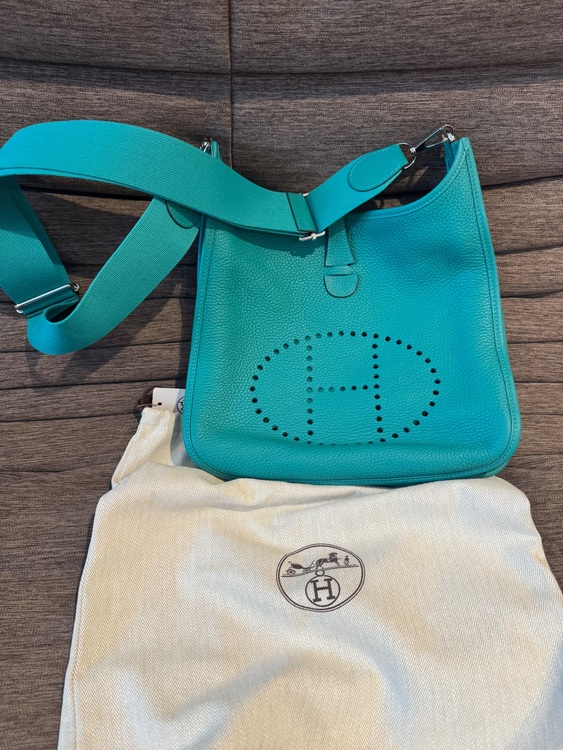 真ん中のサイズ、（ブランドバッグ）の商品画像 - 査定依頼日：2025年9月7日 - 最高査定価格：350,000円