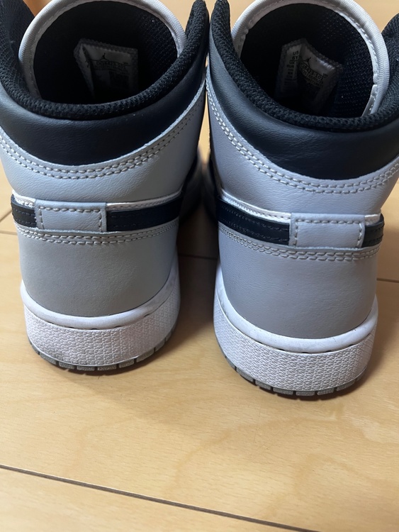 air jordan1 mid（古着・ファッション）の商品画像 - 査定依頼日：2026年3月23日 - 最高査定価格：100,000円