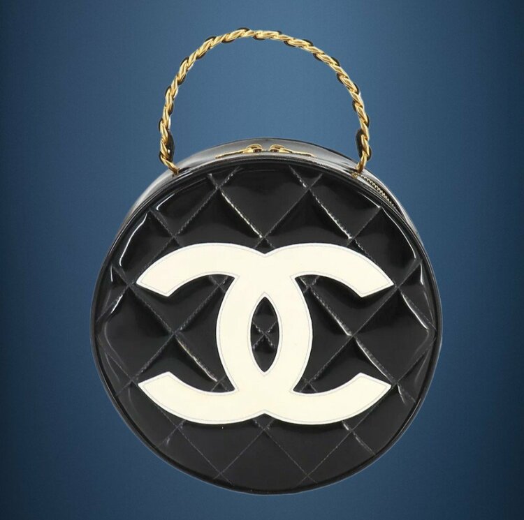 ラウンドバニティバッグ（ブランドバッグ）の商品画像 - 査定依頼日：2025年12月11日 - 最高査定価格：650,000円