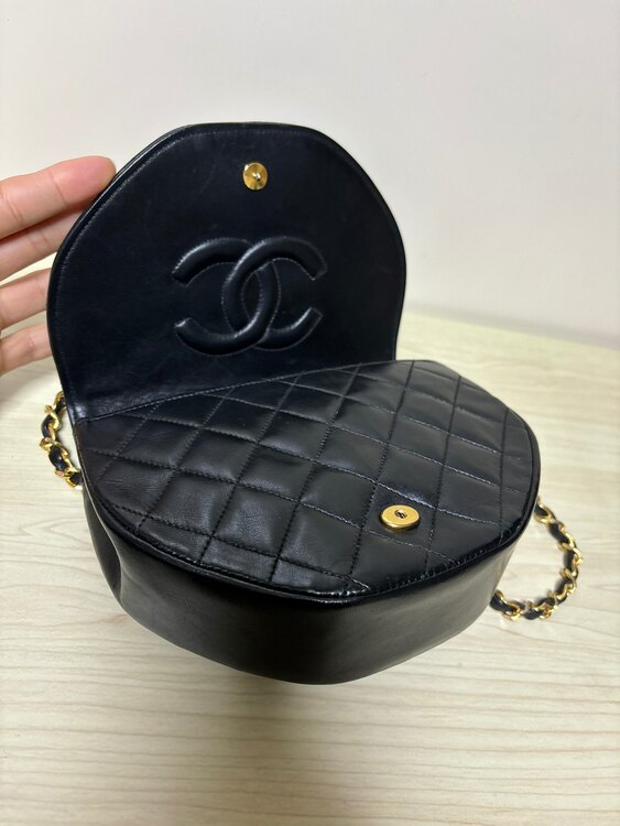 マトラッセチェーンポシェット（ブランドバッグ）の商品画像 - 査定依頼日：2025年1月28日 - 最高査定価格：110,000円