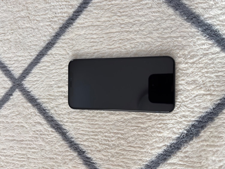 iPhoneX 64GB au（スマホ）の商品画像 - 査定依頼日：2026年1月26日 - 最高査定価格：12,000円