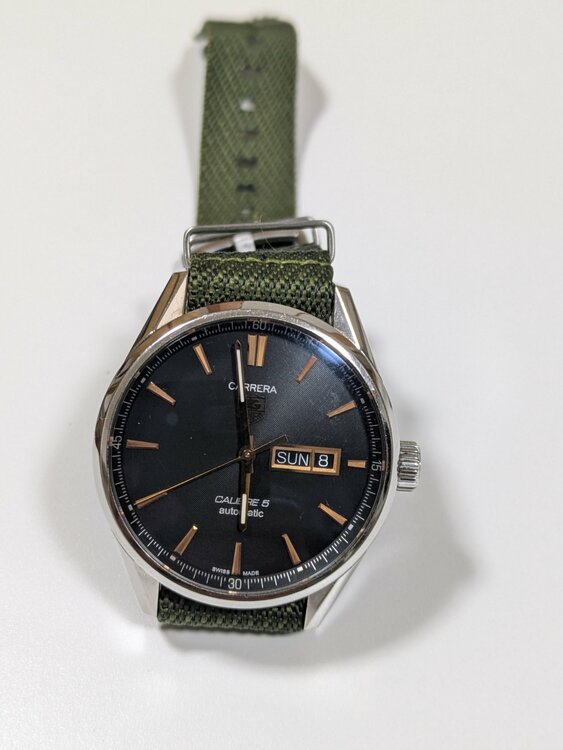 タグホイヤー カレラ WAR201C-BA072（高級時計）の商品画像 - 査定依頼日：2026年2月8日 - 最高査定価格：130,000円