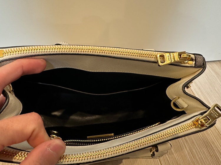 サフィアーノ（ブランドバッグ）の商品画像 - 査定依頼日：2025年11月23日 - 最高査定価格：130,000円