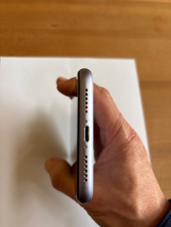 iPhone11 64GB Softbank（スマホ）の商品画像 - 査定依頼日：2026年5月6日 - 最高査定価格：19,000円