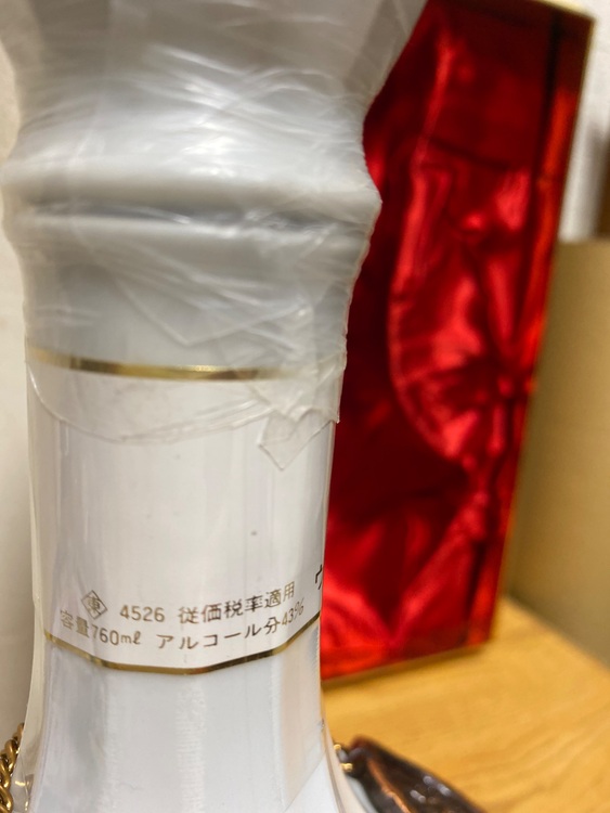 ニッカウイスキー鶴　760ml 43%（お酒）の商品画像 - 査定依頼日：2025年8月19日 - 最高査定価格：12,000円