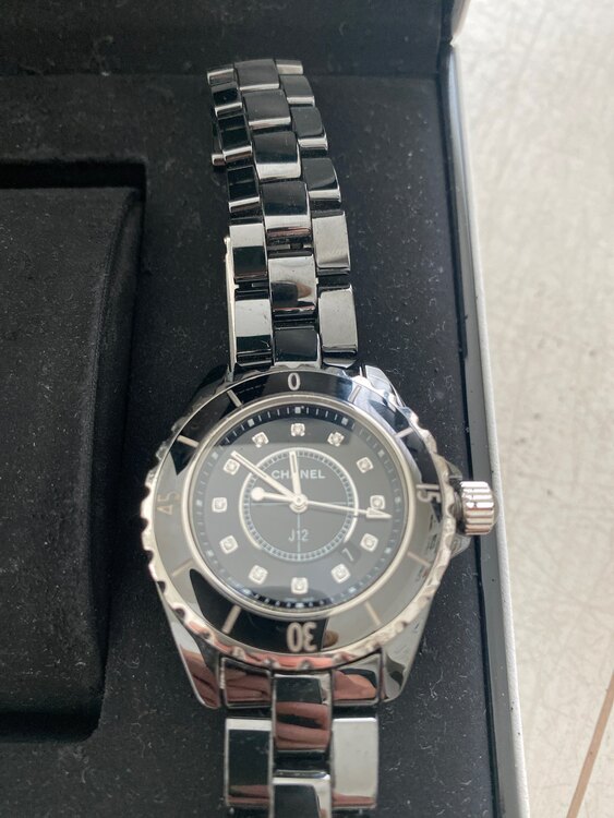 シャネル J12 H162（高級時計）の商品画像 - 査定依頼日：2025年5月21日 - 最高査定価格：350,000円