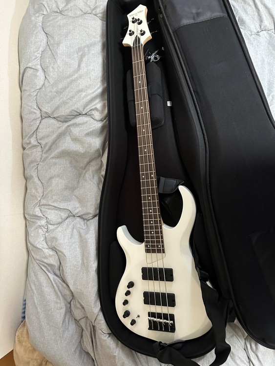 Sire Marcus Miller M2-4 LH WHITE PEARL エ（ピアノ・楽器・PA機材）の商品画像 - 査定依頼日：2025年11月28日 - 最高査定価格：22,000円