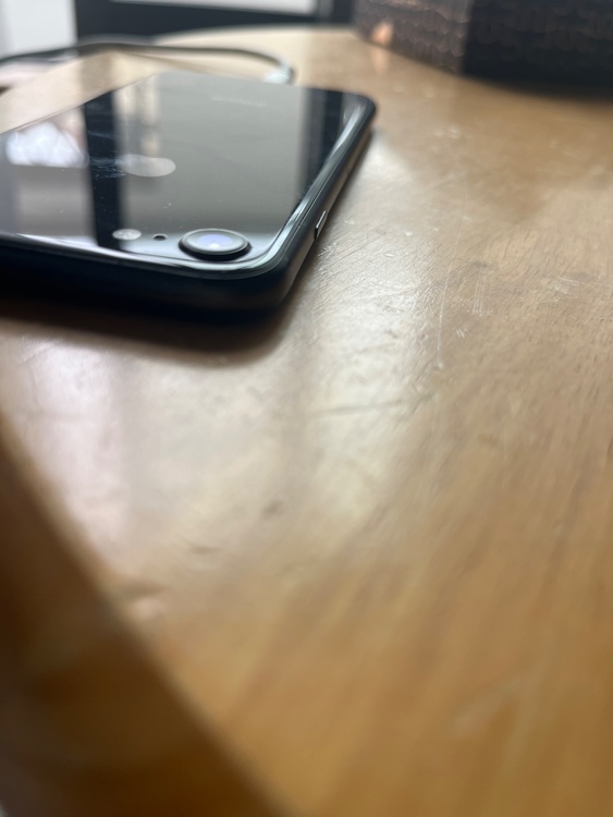 iPhone8 64GB docomo（スマホ）の商品画像 - 査定依頼日：2026年4月5日 - 最高査定価格：2,000円