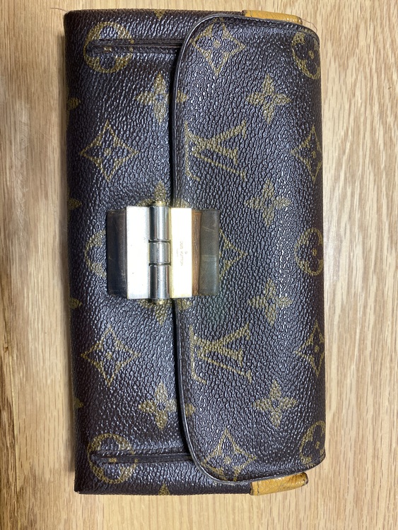 ルイヴィトン ポルトフォイユ・エリゼ M60361（ブランドバッグ）の商品画像 - 査定依頼日：2022年4月6日 - 最高査定価格：15,000円