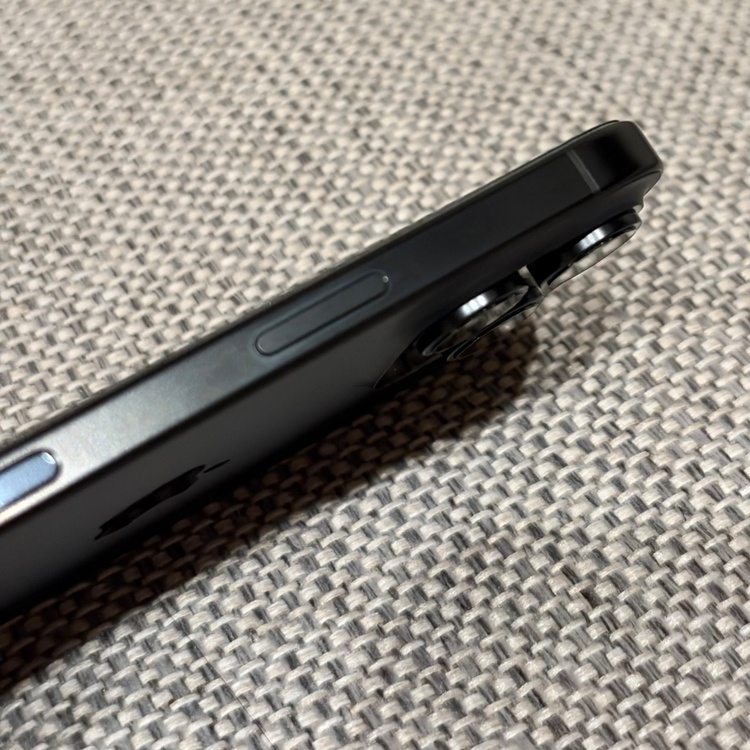 iPhone 16 Pro 256GB 本体 SIMフリー ブラックチタニウム（スマホ）の商品画像 - 査定依頼日：2026年9月26日 - 最高査定価格：121,000円
