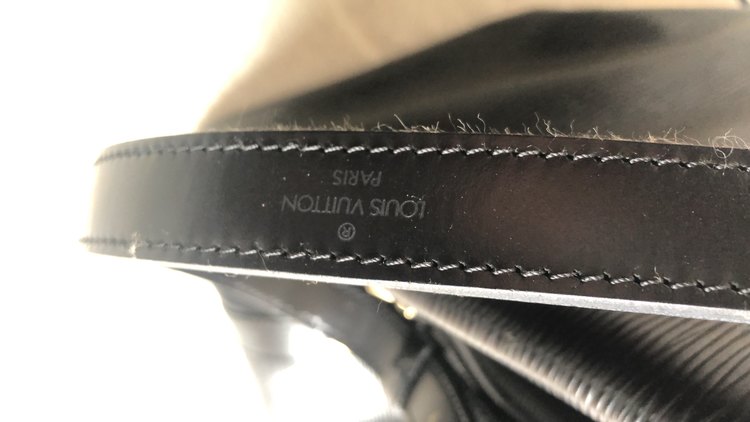 ルイヴィトン　エピ（ブランドバッグ）の商品画像 - 査定依頼日：2022年10月20日 - 最高査定価格：40,000円