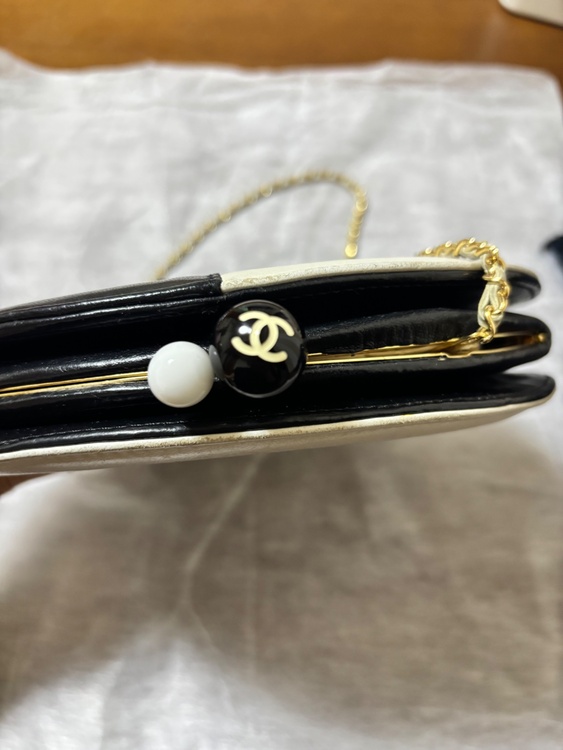 CHANELバイカラー丸バッグ（ブランドバッグ）の商品画像 - 査定依頼日：2026年8月29日 - 最高査定価格：180,000円