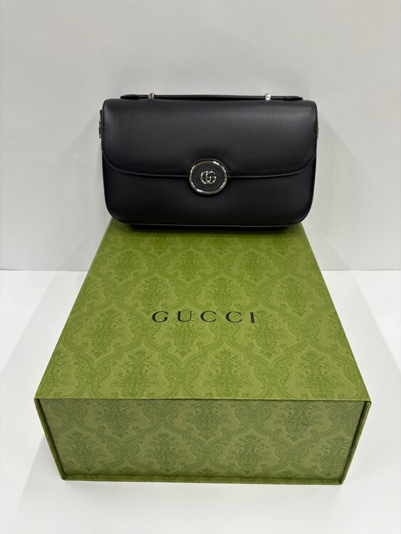GUCCI ショルダーバッグ（ブランドバッグ）の商品画像 - 査定依頼日：2025年5月30日 - 最高査定価格：93,000円