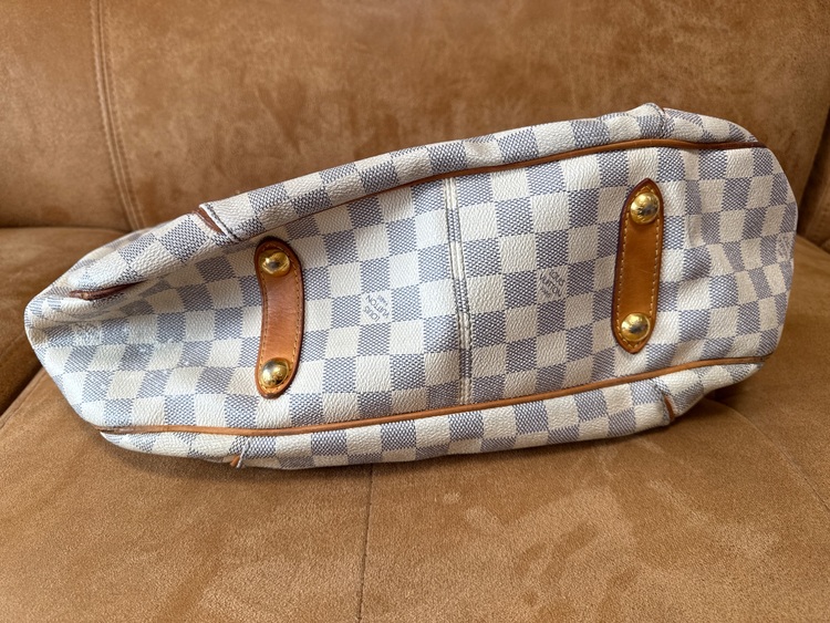 ガリエラPM ダミエ・アズール ワンショルダーバッグ ホワイト（ブランドバッグ）の商品画像 - 査定依頼日：2025年7月9日 - 最高査定価格：50,000円