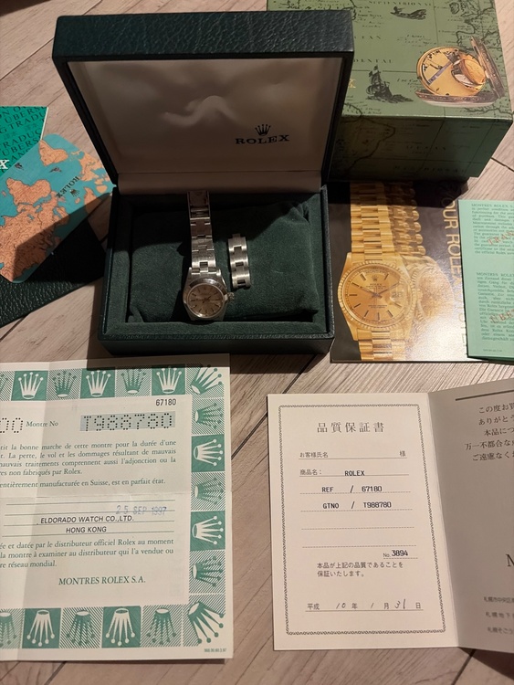 品質保証書等、画像添付しました。（高級時計）の商品画像 - 査定依頼日：2026年8月2日 - 最高査定価格：500,000円