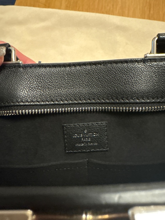 ヴァリージップトート（ブランドバッグ）の商品画像 - 査定依頼日：2026年3月11日 - 最高査定価格：140,000円