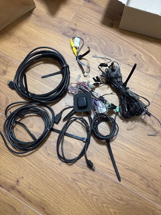 パイオニア　AVIC RQ912（カー用品）の商品画像 - 査定依頼日：2025年6月7日 - 最高査定価格：14,000円