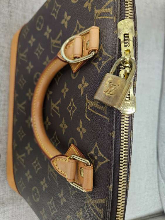 ルイヴィトン アルマ （ブランドバッグ）の商品画像 - 査定依頼日：2025年3月4日 - 最高査定価格：75,000円