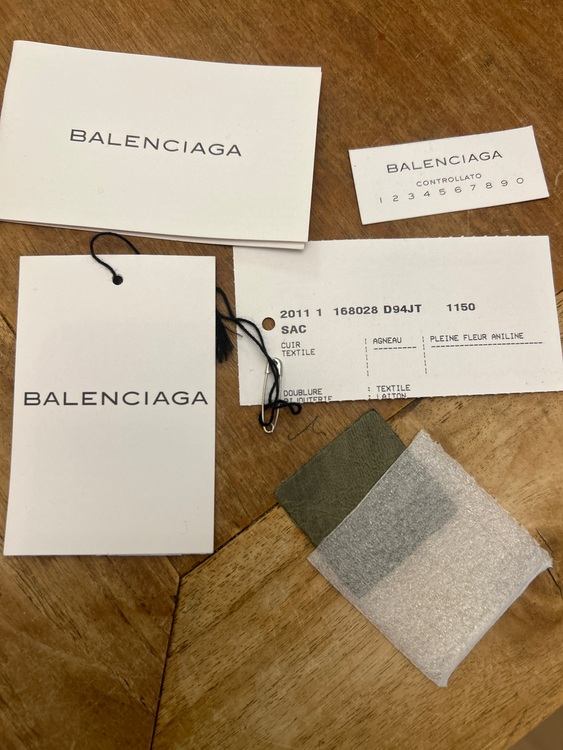 バレンシアガ  （ブランドバッグ）の商品画像 - 査定依頼日：2025年11月15日 - 最高査定価格：50,000円