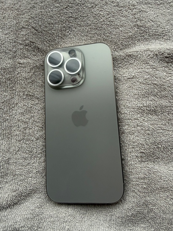 iPhone 16 Pro 256GB docomo（スマホ）の商品画像 - 査定依頼日：2026年4月15日 - 最高査定価格：135,000円
